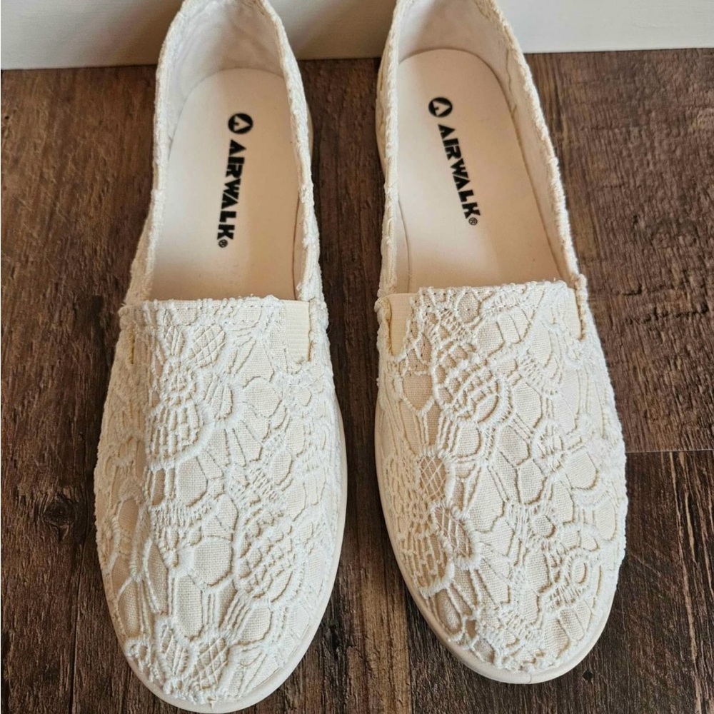 Sold- Airwalk Slip On - Picture 1 of 1